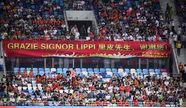  波鸿球迷横幅抗议俱乐部管理层  